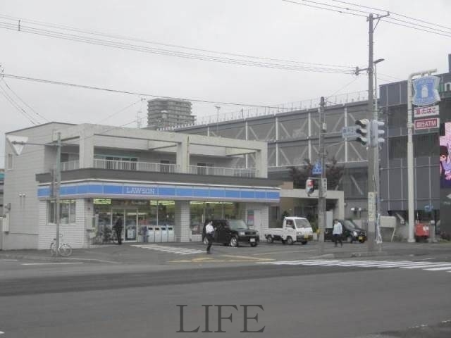 コンビニ　ローソン札幌平岸8条十三丁目店（コンビニ）まで295m