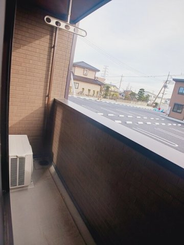 バルコニー　お洗濯にも便利なバルコニー付き