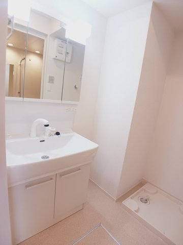 洗面設備　スペースが確保できる洗面所です