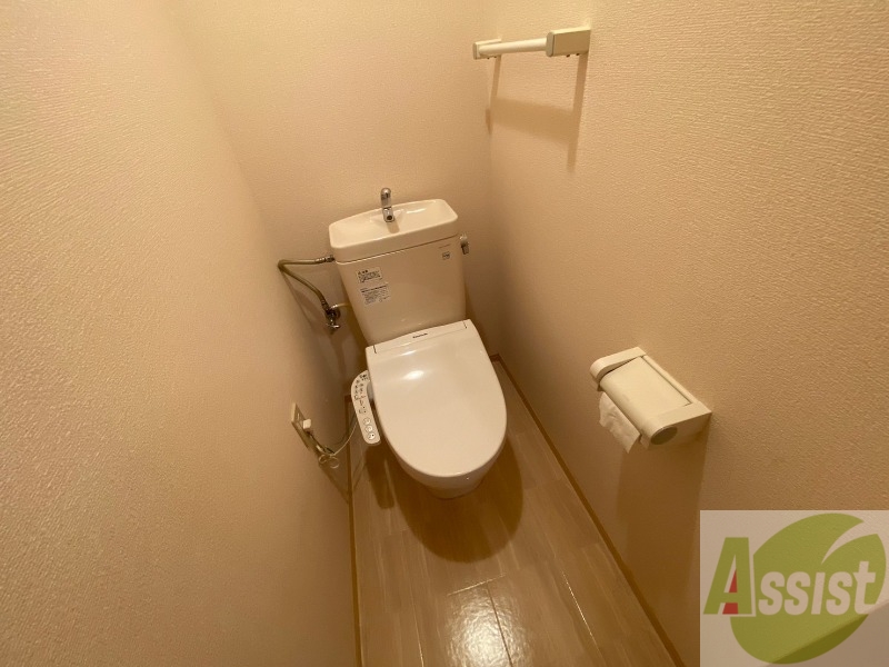 トイレ　こちらはトイレです。清潔感があり、安心して使用できます。