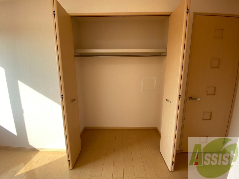 収納　寝室の収納です。部屋がすっきり片付きます。