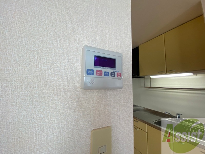 その他設備　給湯器は簡単操作で温度調整ができますよ。