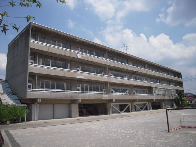 中学校　笠松町立笠松中学校（中学校）まで893m