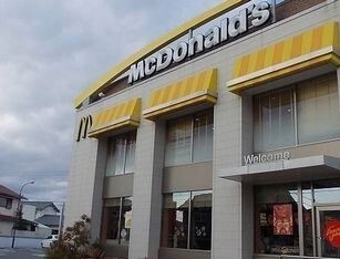 飲食店　マクドナルド（飲食店）まで450m