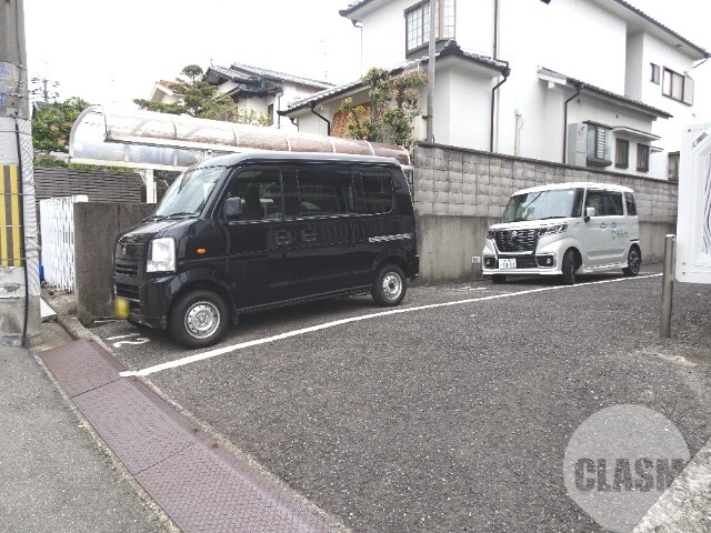 駐車場　敷地内駐車場