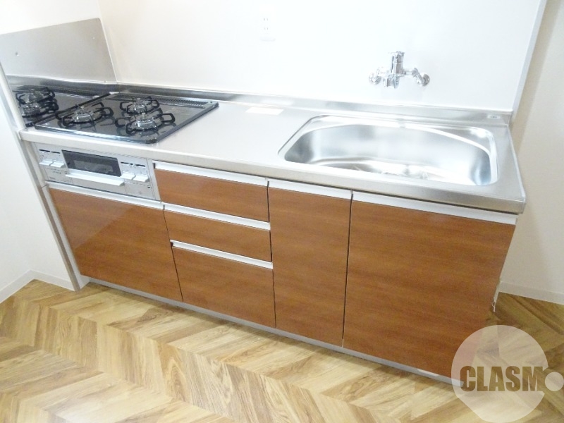 キッチン　効率よくお料理できる３口コンロ付き♪