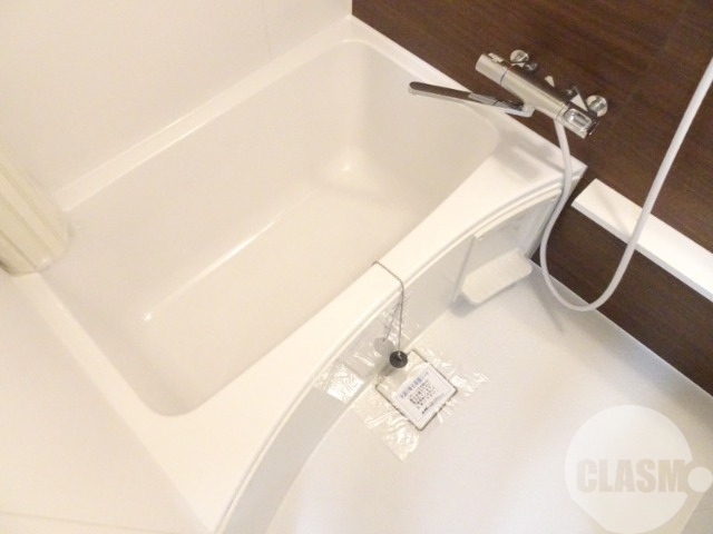 バス・シャワールーム　キレイにリフォームされています♪