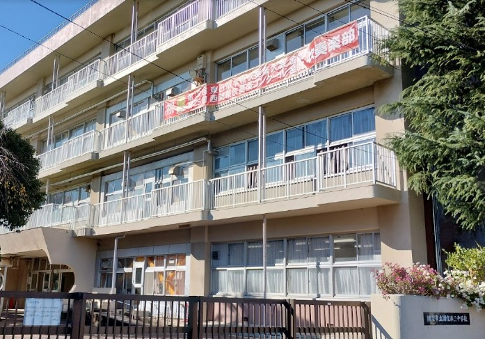 中学校　朝霞市立朝霞第三中学校（中学校）まで639m