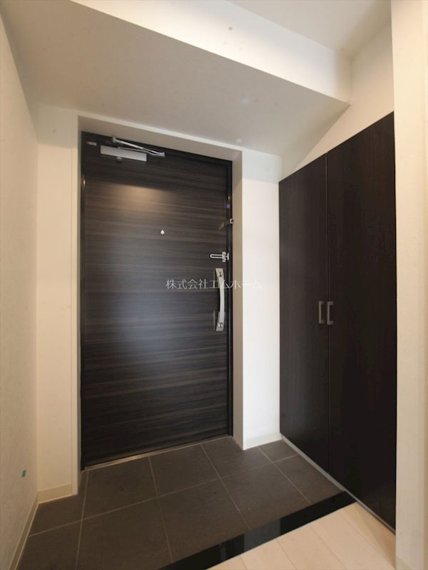 玄関　玄関　シューズボックス充実しています