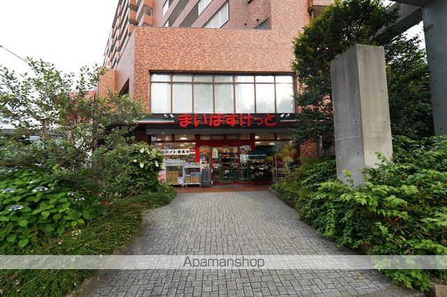 飲食店　ガスト新宿一丁目店（飲食店）まで270m