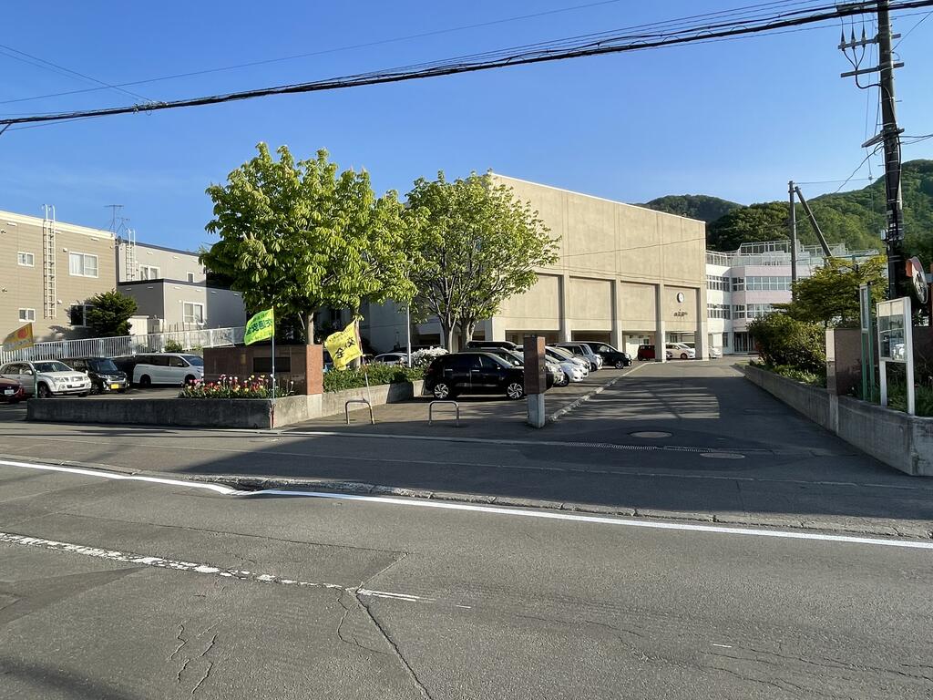 小学校　札幌市立稲穂小学校（小学校）まで1114m