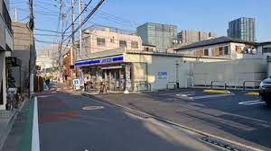 コンビニ　ローソン 品川大崎三丁目店（コンビニ）まで20m