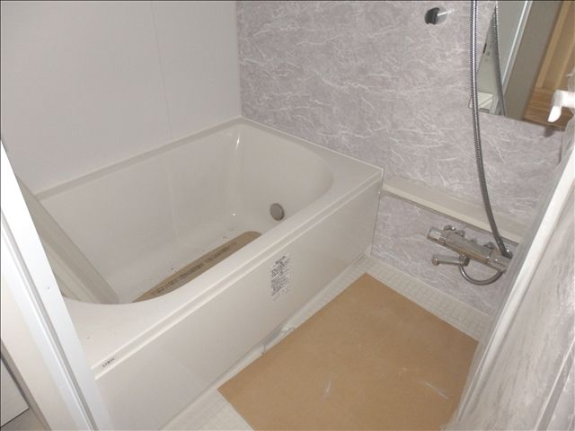 バス・シャワールーム　コンパクトで使いやすいお風呂です