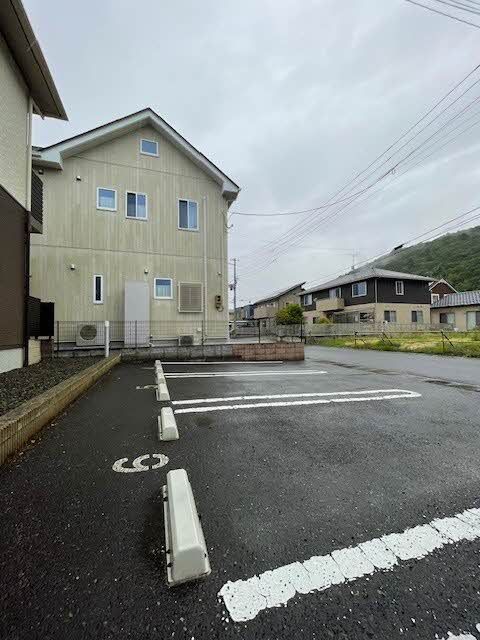 建物外観　駐車場