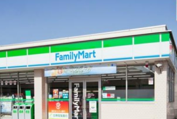 コンビニ　ファミリーマート昭和狭間町店（コンビニ）まで485m