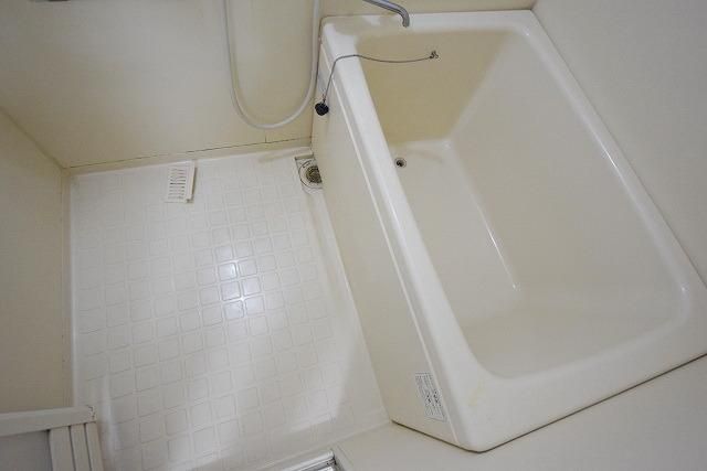 バス・シャワールーム　★バストイレ別で落ち着いて入れるお風呂です★