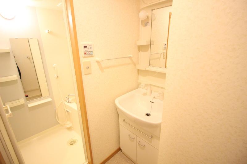 洗面設備　１　シャワー洗面台付き
