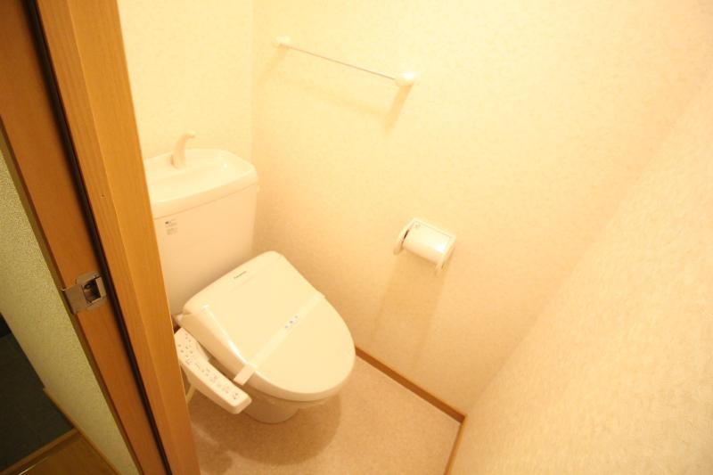 トイレ　温水洗浄暖房便座付きのトイレ