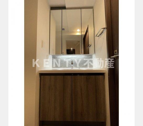 洗面設備　ゆったりとスペースのある洗面所