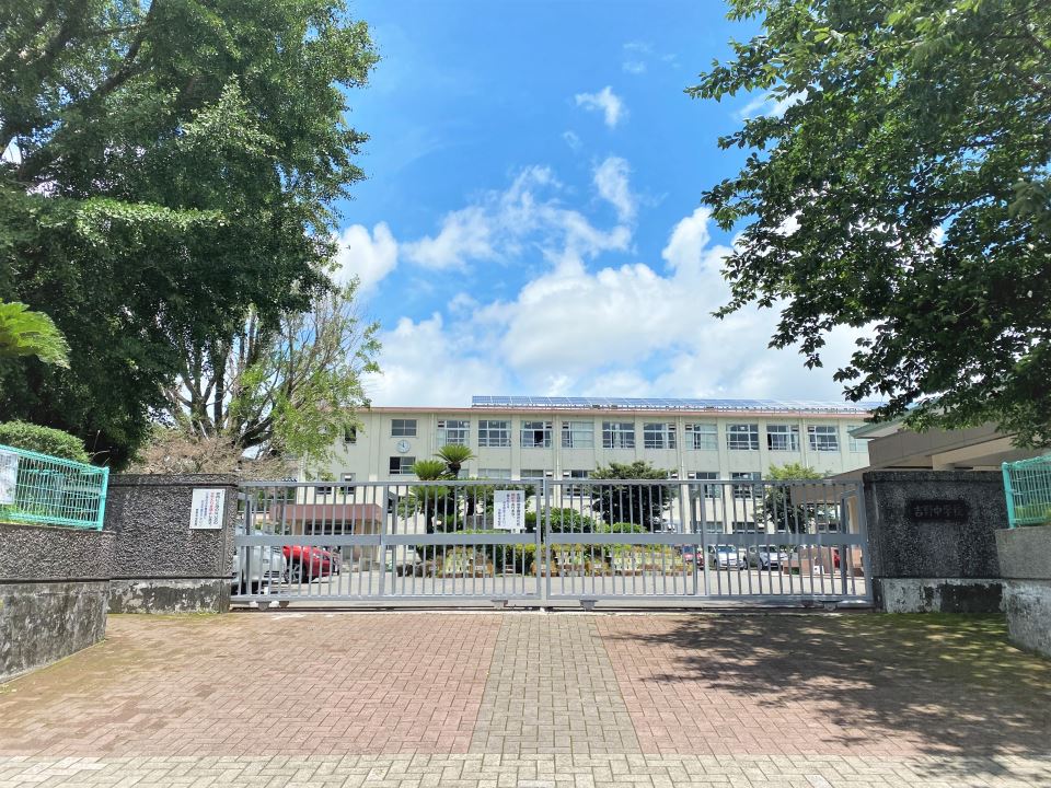 中学校　吉野中学校（中学校）まで1800m