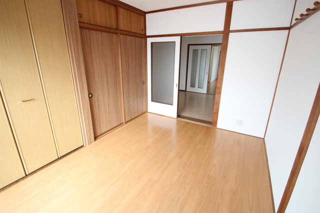 その他部屋・スペース　南側６帖の洋室です