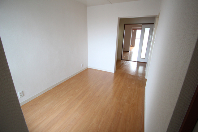 居室・リビング　きれいなフローリングです