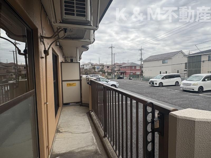 バルコニー　暖かな日差しのふりそそぐバルコニー