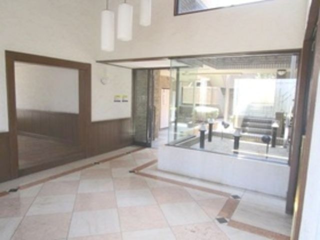 エントランス　タウンハウジング府中店まで