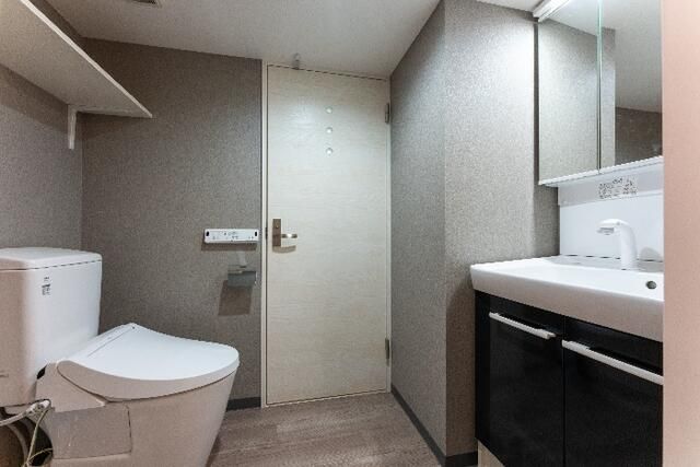 洗面設備　ゆったりとスペースのある洗面所