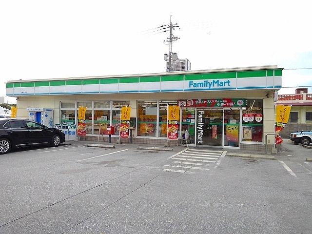 コンビニ　ファミリーマート名護宮里店（コンビニ）まで550m