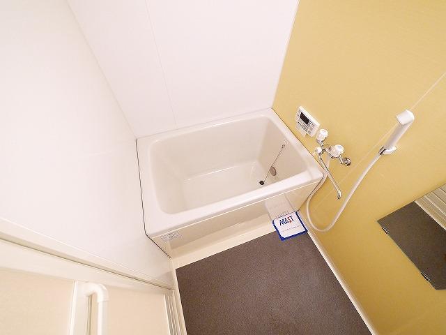 バス・シャワールーム　コンパクトで使いやすいお風呂です