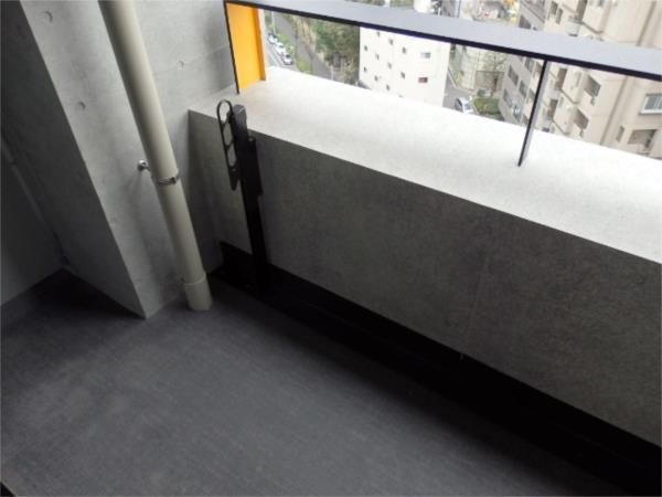 バルコニー　暖かな日差しのふりそそぐバルコニー