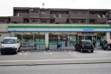 コンビニ　ファミリーマート 上作延店（コンビニ）まで300m