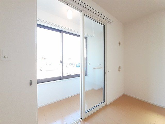 バルコニー　雨の日でも安心のサンルームです