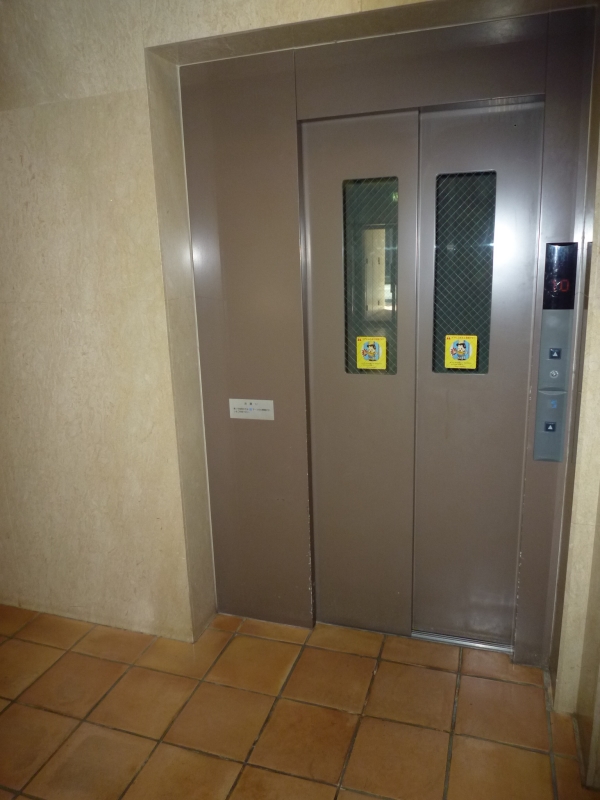 ロビー　エレベーター