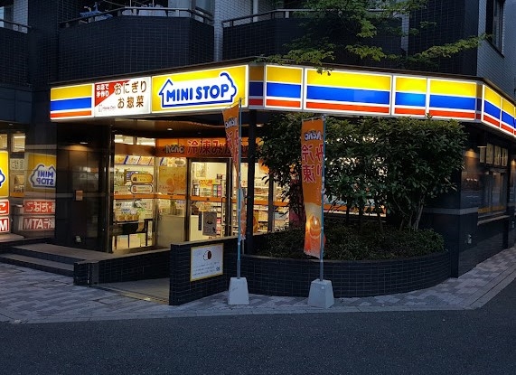 コンビニ　ミニストップ新横浜1丁目店（コンビニ）まで110m