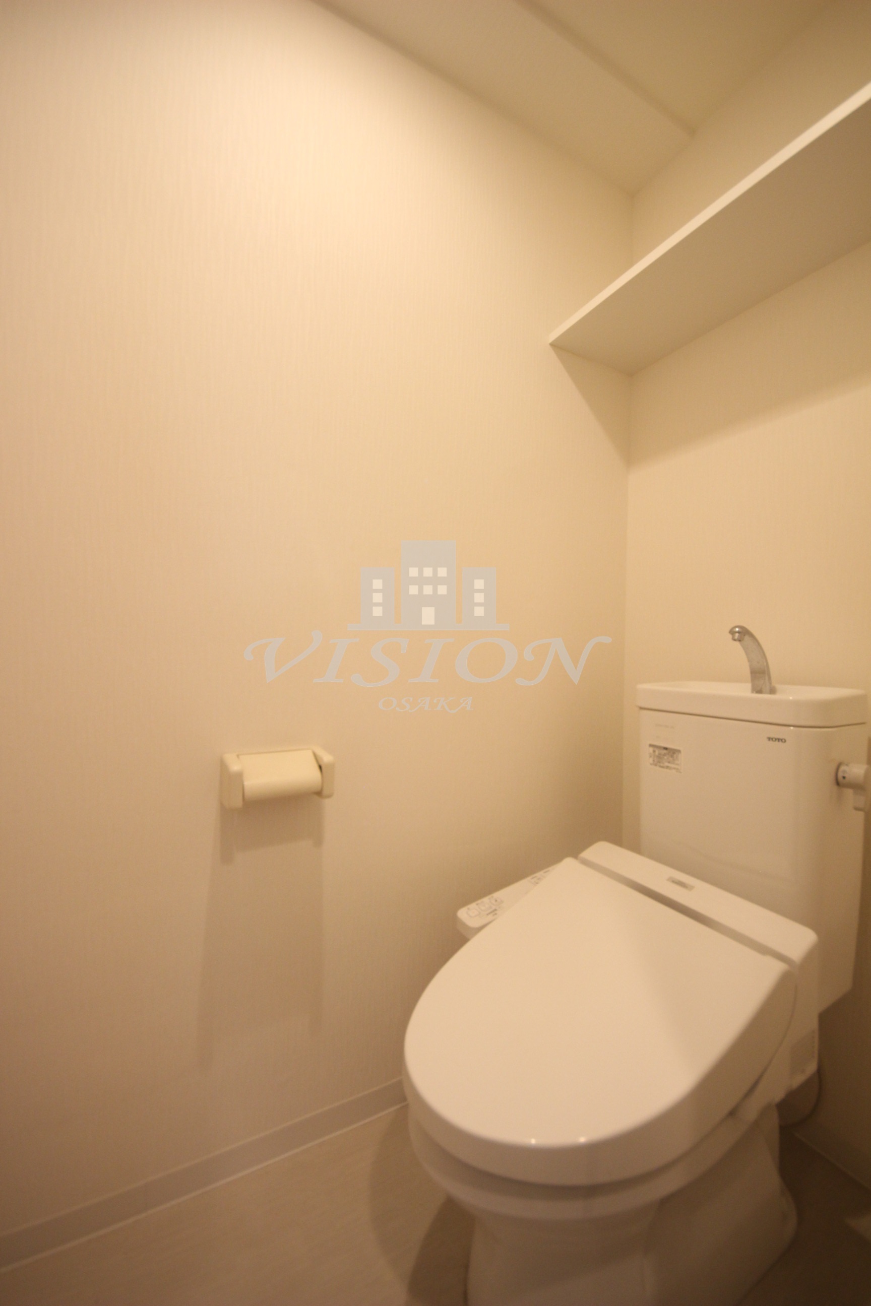 トイレ　室内写真は別タイプのものです