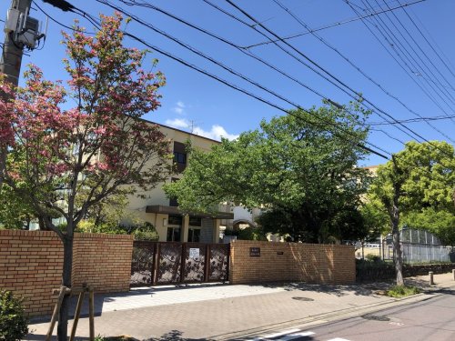 小学校　名古屋市立稲葉地小学校（小学校）まで395m