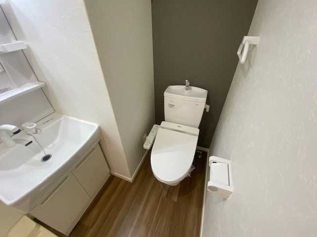 トイレ　※同施工会社のイメージ写真※