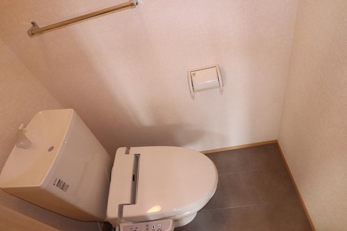 トイレ　温水洗浄暖房便座