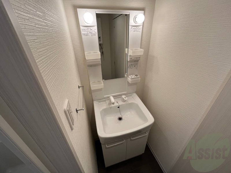 洗面設備　独立洗面台です。大きくてよいですね。シャンプーもできます！