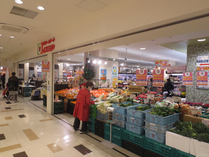 スーパー　イズミヤ（スーパー）まで550m