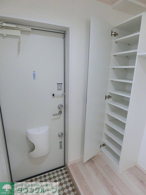 玄関　シューズボックスは棚の高さが調節可能でブーツも置けます！