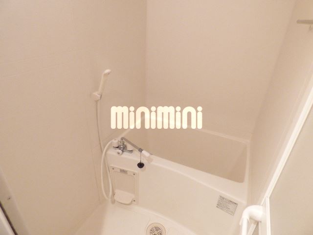 バス・シャワールーム　ゆったりとしたバスルーム