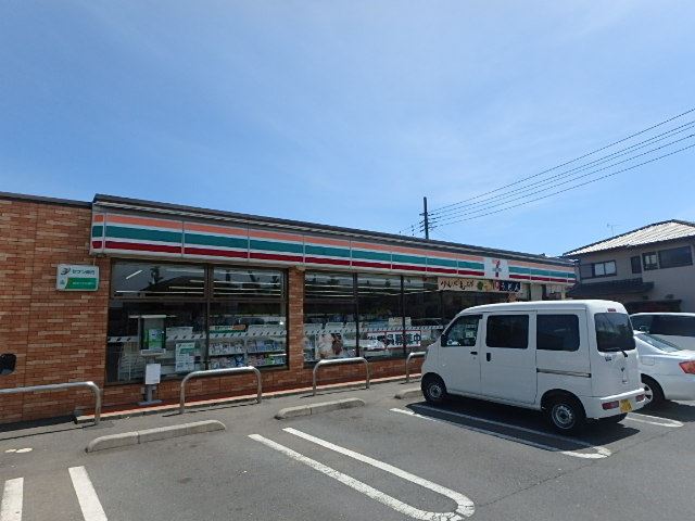 コンビニ　セブンイレブン（コンビニ）まで258m