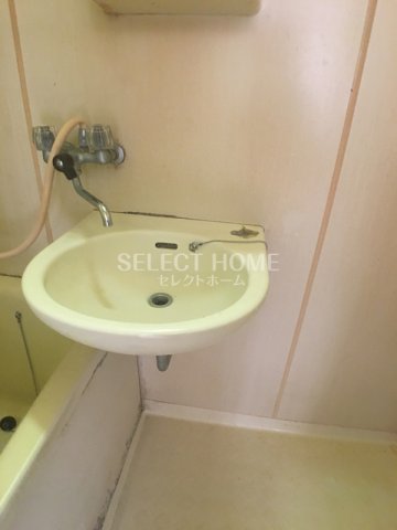 洗面設備　コンパクトで使いやすい洗面所 同型タイプ