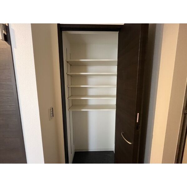 居室・リビング　2025年1月31日撮影の302号室の写真を使用しています。