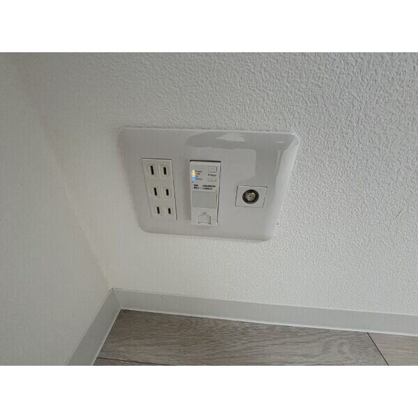 玄関　2025年1月31日撮影の302号室の写真を使用しています。