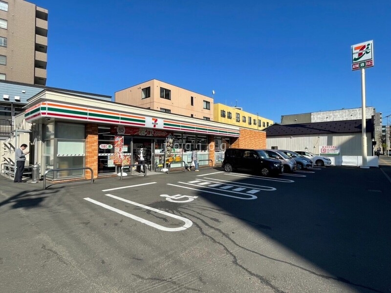コンビニ　セブンイレブン 札幌菊水３条店（コンビニ）まで134m