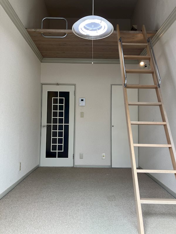 居室・リビング　大型ロフト付きの居室